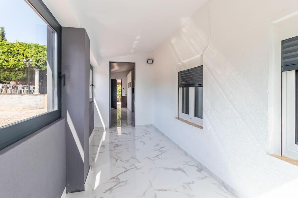Con Piscina Privada, Barbacoa, Wifi Y Parking Incluido