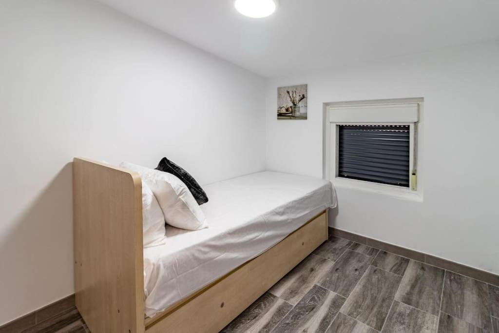 Villa Con Piscina Privada, Barbacoa, Wifi Y Parking Incluido Vilovi de Onar