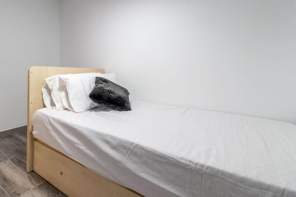 Con Piscina Privada, Barbacoa, Wifi Y Parking Incluido Vilovi de Onar